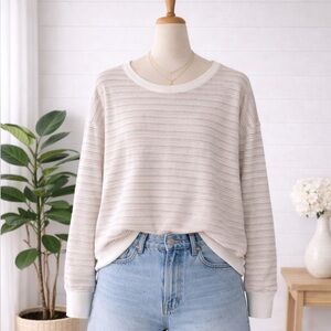 🎅 3/$15 SALE Universal Thread Sweater